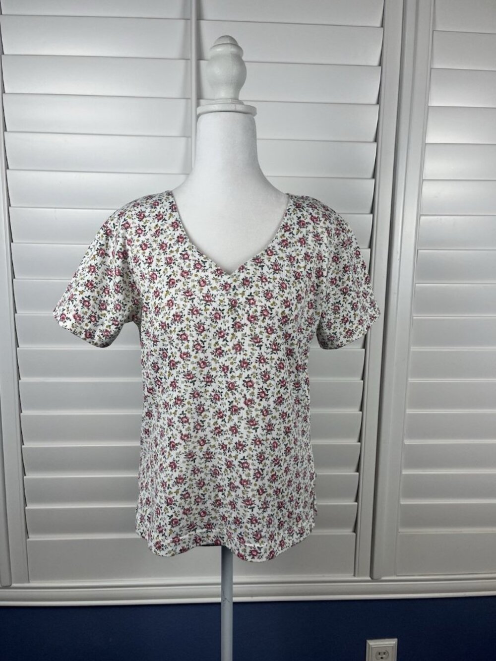Currants Vintage Ditsy Floral Knit V Neck Top Women’s Medium Cottagecore